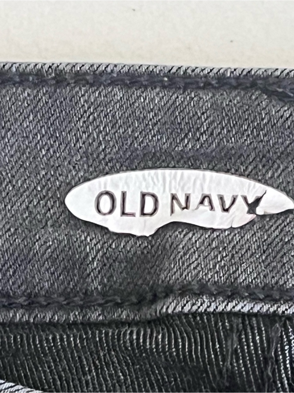 Old Navy Women's Faded Black Super Ajuste Skinny Jeans - Picture 5 of 11